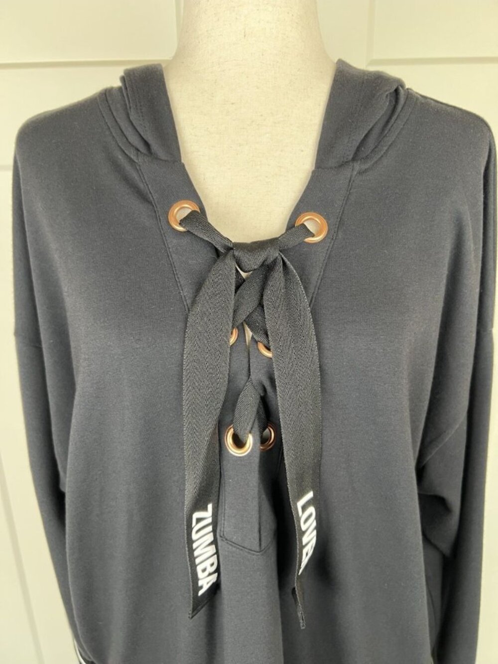 Zumba Wear XL Black Lace Up Pullover Hoodie Sweatshirt Oversized Zumba Lover - Picture 2 of 7